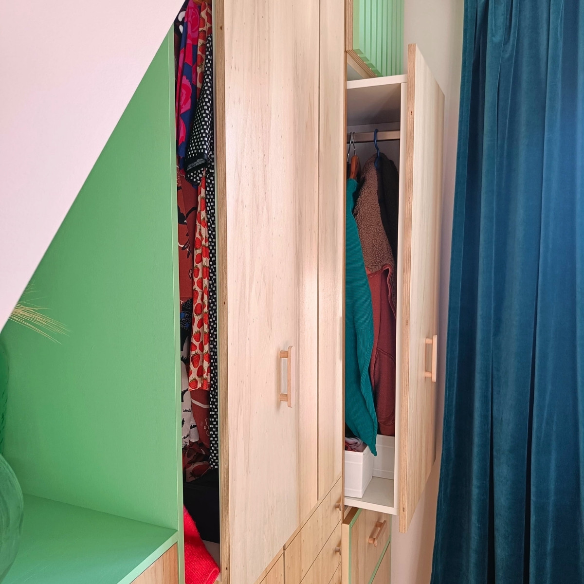 Dressing sur mesure sous escalier - Tours (37)